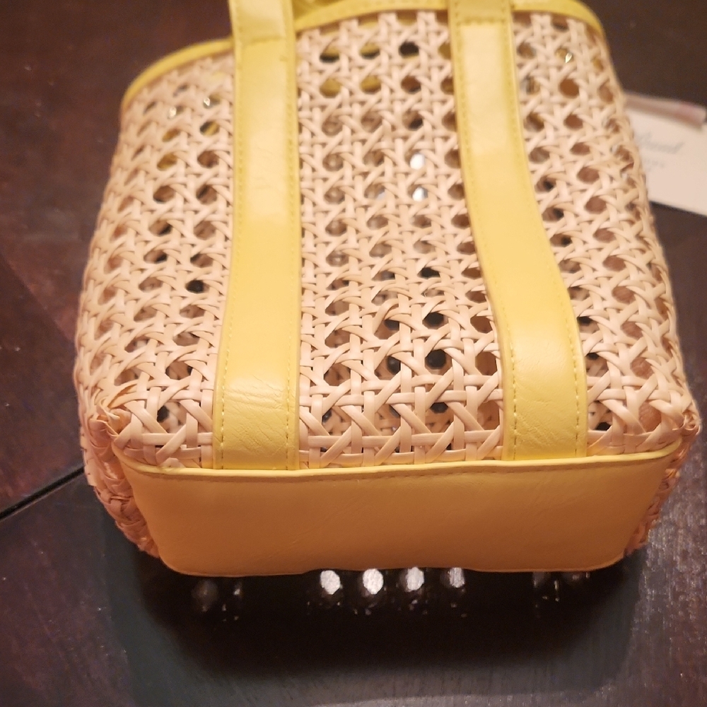 Universal Thread Yellow and Tan Woven Tote - Picture 4 of 16